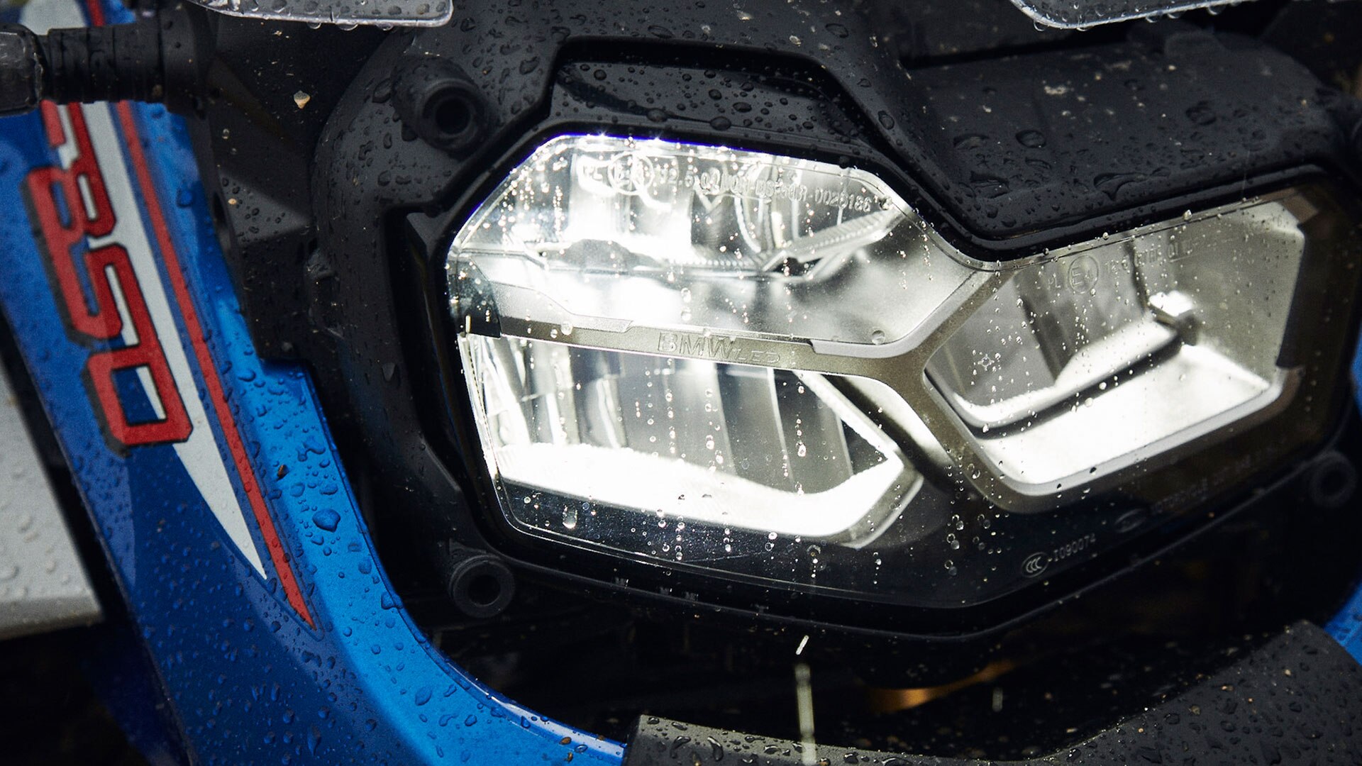 Светодиодная фара нового мотоцикла BMW F 850 GS Adventure
