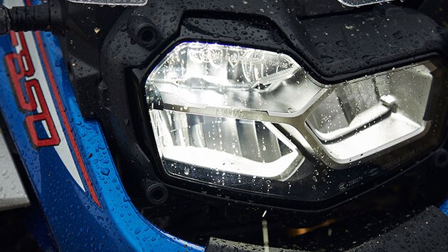 Светодиодная фара нового мотоцикла BMW F 850 GS Adventure