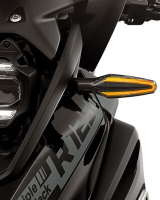 We see a detailed view of the LED indicators of the R 1250 GS