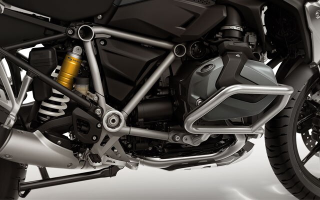We see the R 1250 GS with Enduro package.