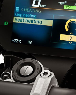 We see the heated seat of the G 1250 GS.
