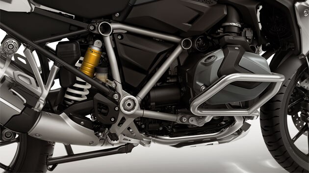We see the R 1250 GS with Enduro package.
