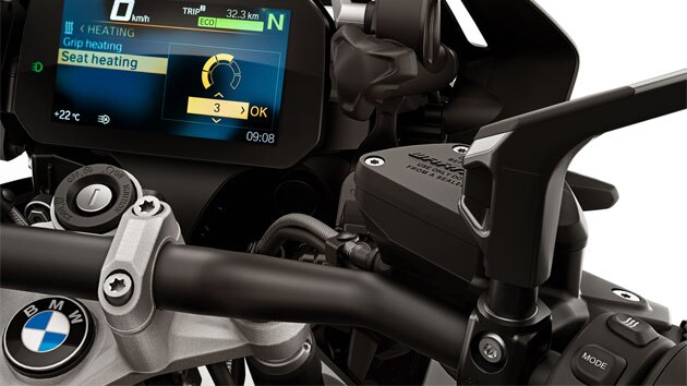 We see the heated seat of the G 1250 GS.