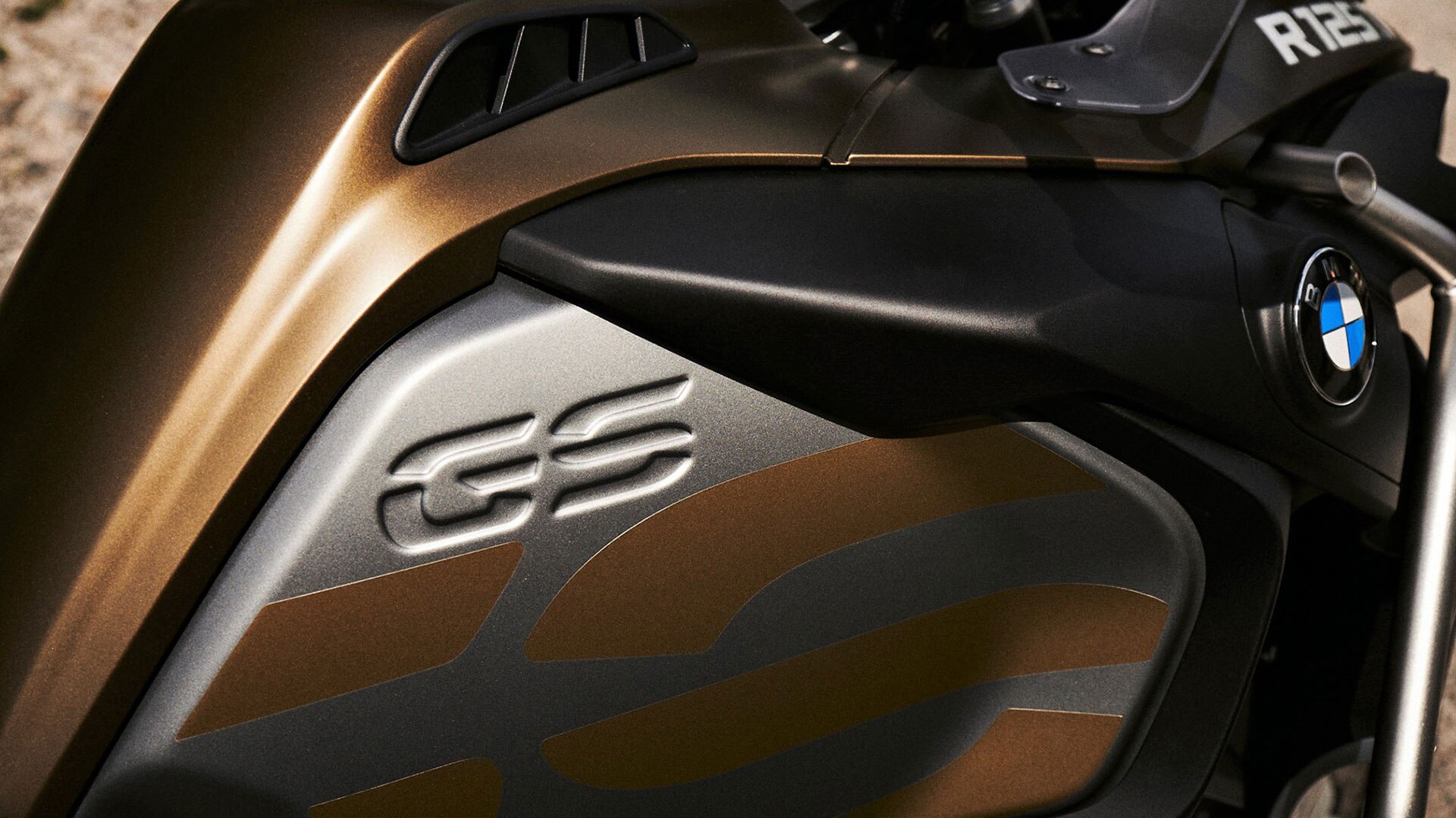BMW R 1250 GS Adventure с топливным баком на 30 л