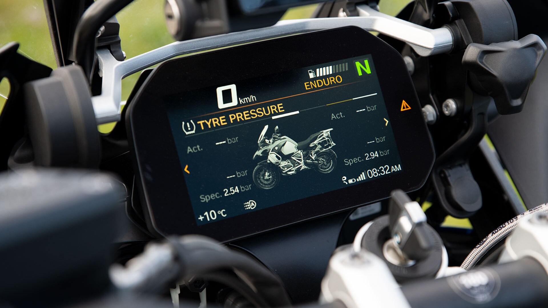 BMW R 1250 GS Adventure с функцией Connectivity, вид на TFT-дисплей