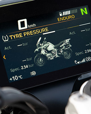 BMW R 1250 GS Adventure с функцией Connectivity, вид на TFT-дисплей