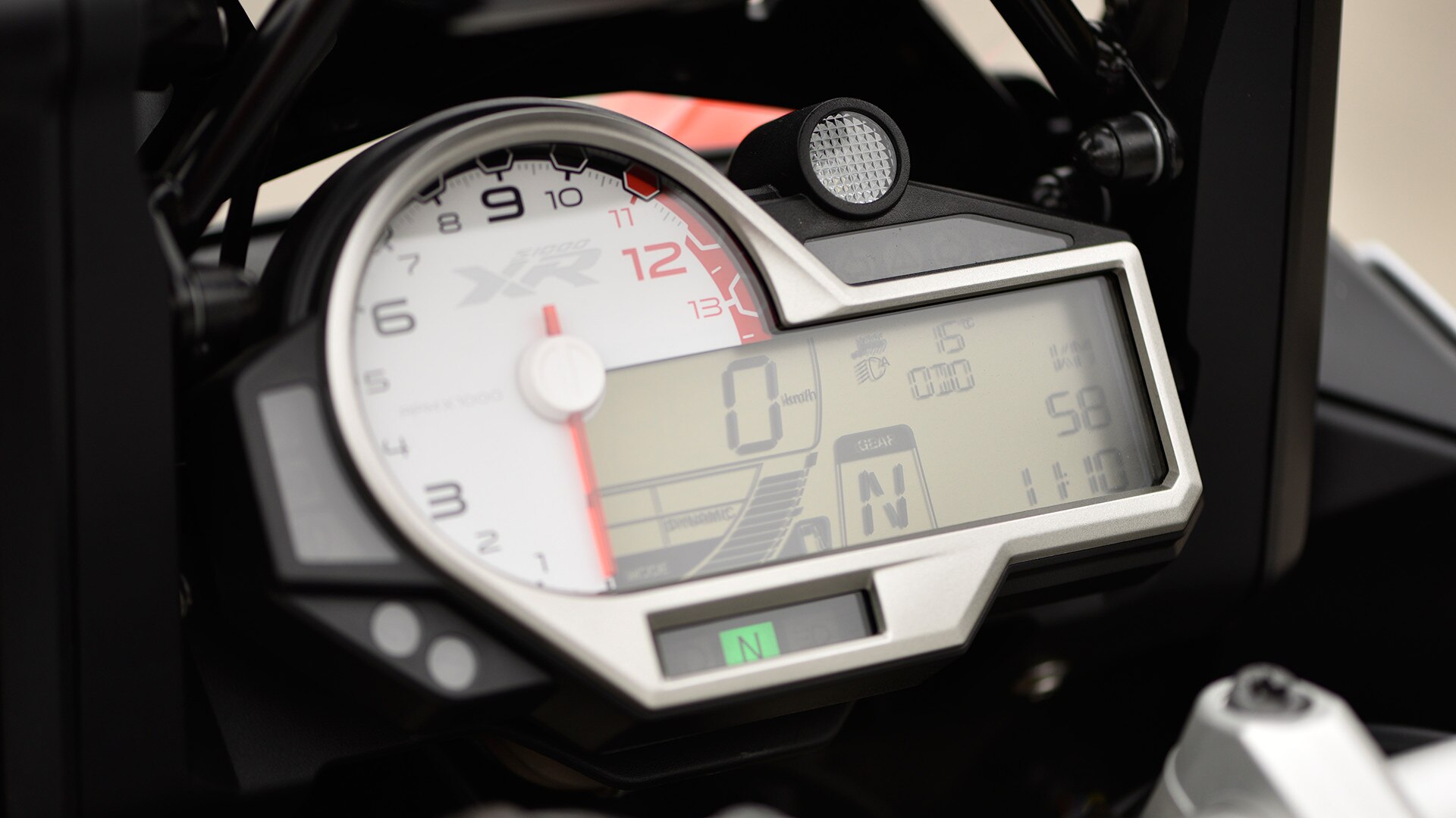 Многофункциональная приборная панель S 1000 XR.