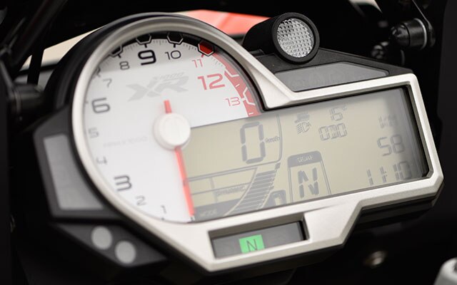 Многофункциональная приборная панель S 1000 XR.