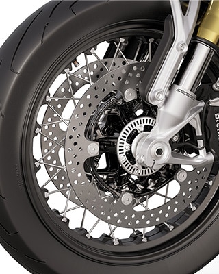 The optional black spoked wheels give the R 12 nineT from BMW Motorrad a sophisticated look