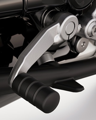 The optional comfort package with shift assistant Pro on the R 12 nineT from BMW Motorrad