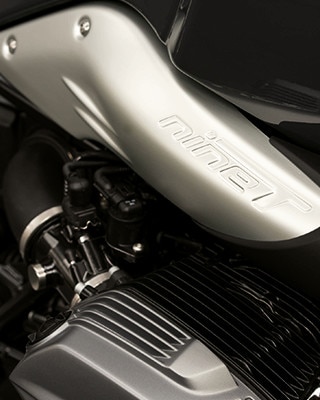 Логотип nineT на повітрозабірнику R nineT Pure