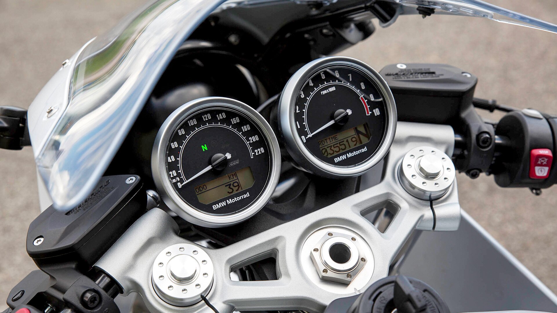 Спидометр и тахометр R nineT Racer