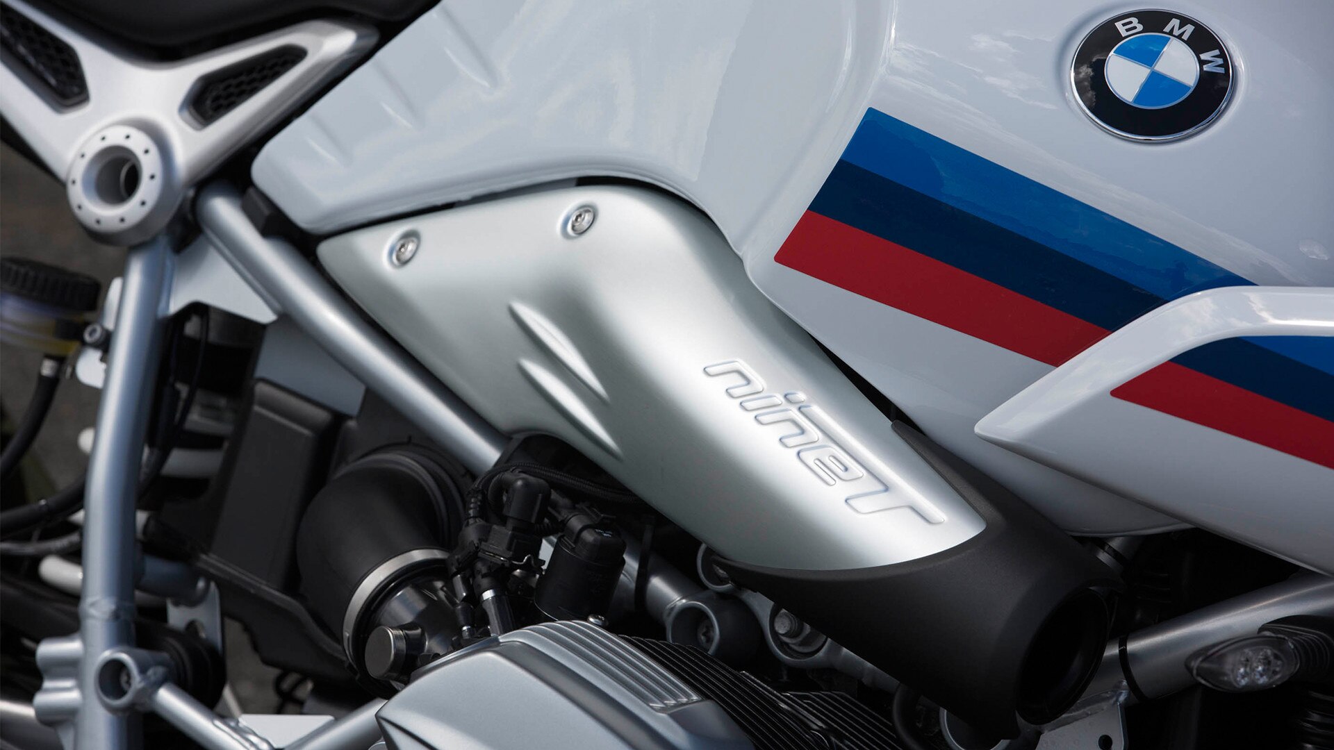 Логотип R nineT Racer