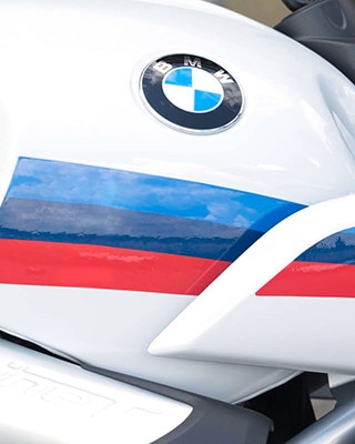 R nineT Racer декали в цветах спортивного отделения BMW Motorrad.