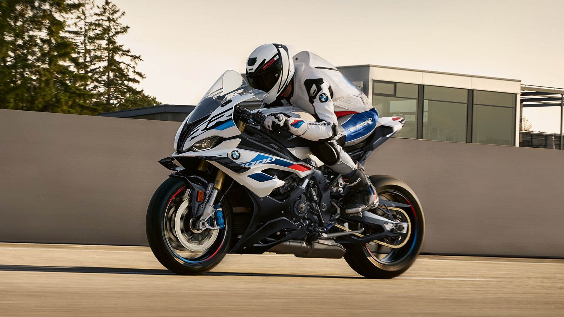 Контакти | BMW Motorrad