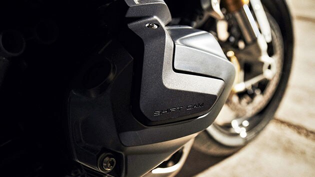 BMW R 1250 R у стилі HP з фокусом на бак