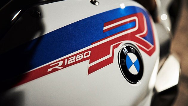BMW R 1250 R з ручними важелями та TFT-дисплеєм у фокусі