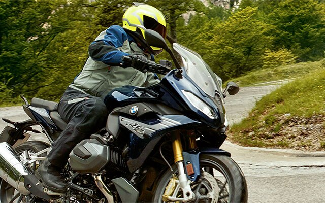 R 1250 RS у повороті