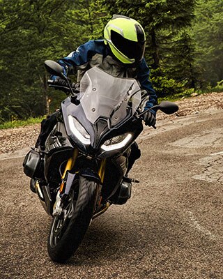 R 1250 RS у повороті