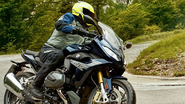 R 1250 RS у повороті