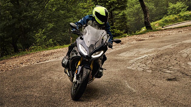 R 1250 RS у повороті