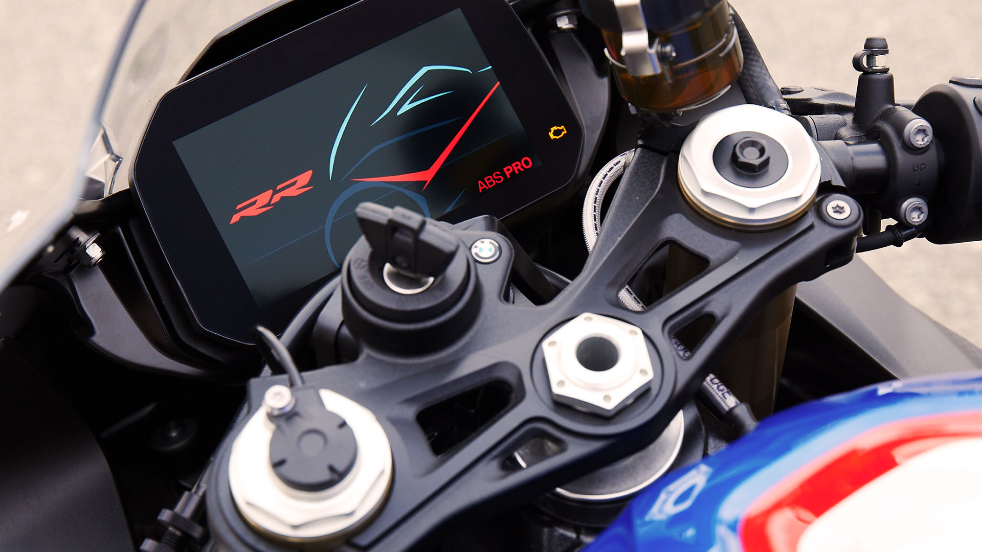 BMW RR – нова підвіска Dynamic Damping Control (DDC)