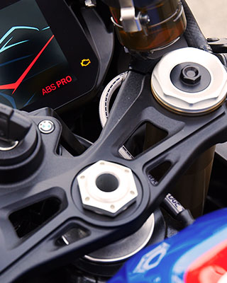 BMW RR – нова підвіска Dynamic Damping Control (DDC)
