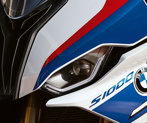 Детальний вид на фари BMW RR