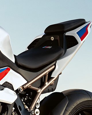 Спортивне сидіння M нового BMW RR