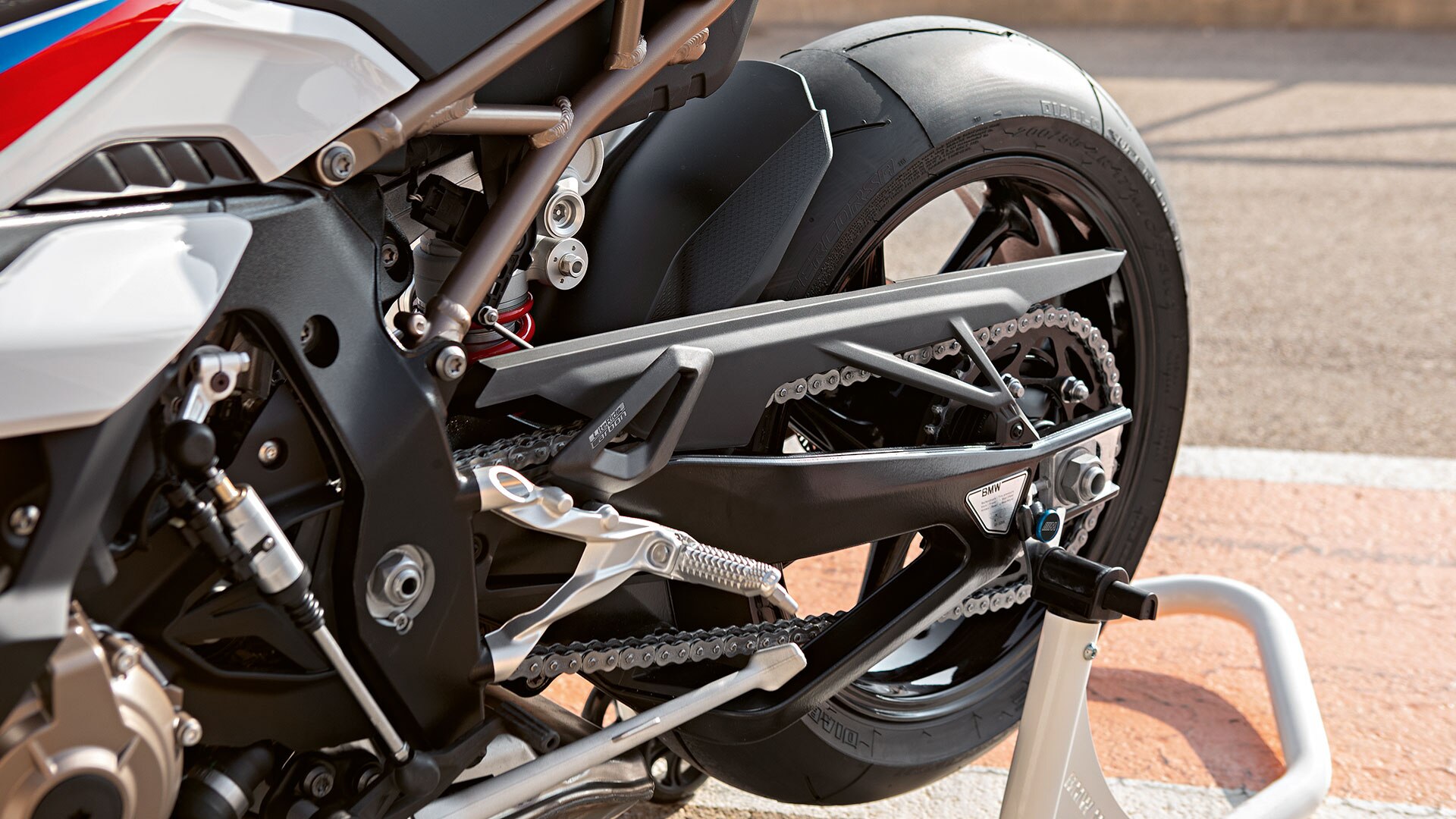 Полегшений серійний задній маятник BMW RR