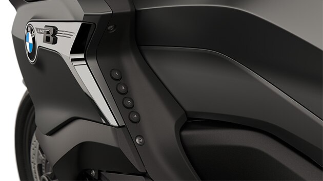 Focus on the four numbered Favourites buttons.