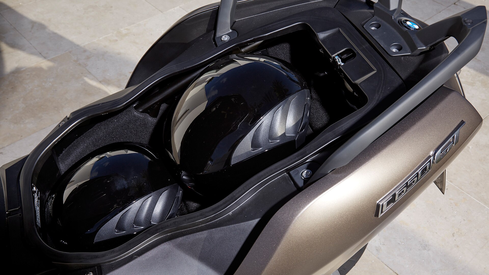 Место для хранения багажа C 650 GT