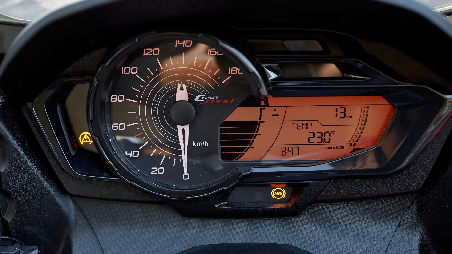 Комбинация приборов C 650 Sport